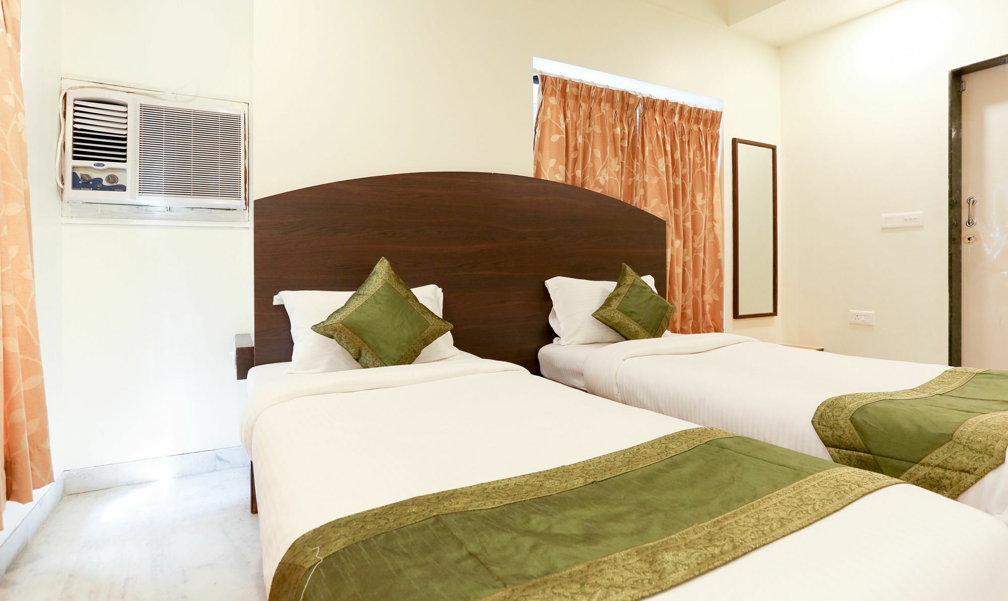 Itsy Hotels Hill View Ex Pune Bagian luar foto