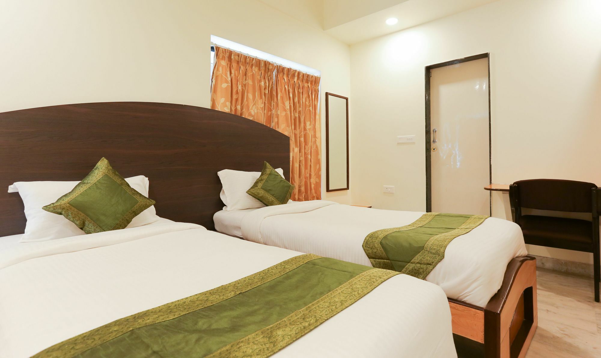 Itsy Hotels Hill View Ex Pune Bagian luar foto