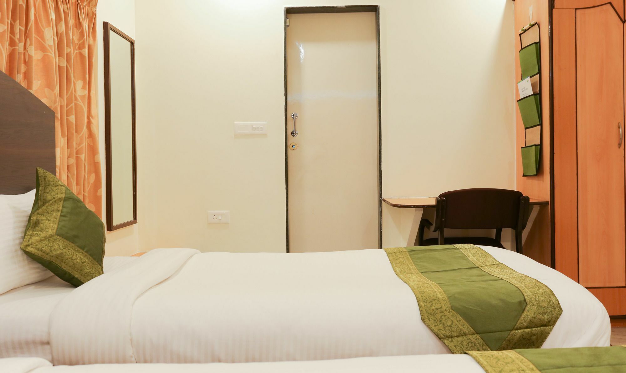 Itsy Hotels Hill View Ex Pune Bagian luar foto