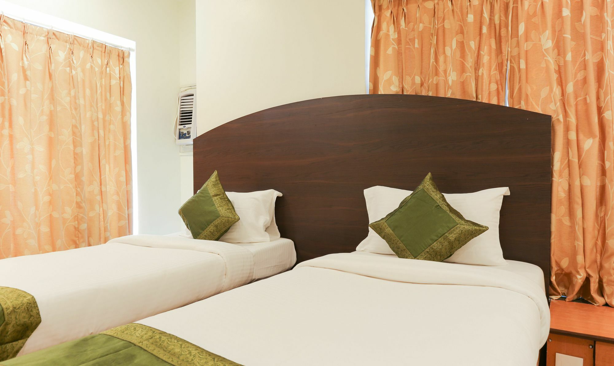 Itsy Hotels Hill View Ex Pune Bagian luar foto