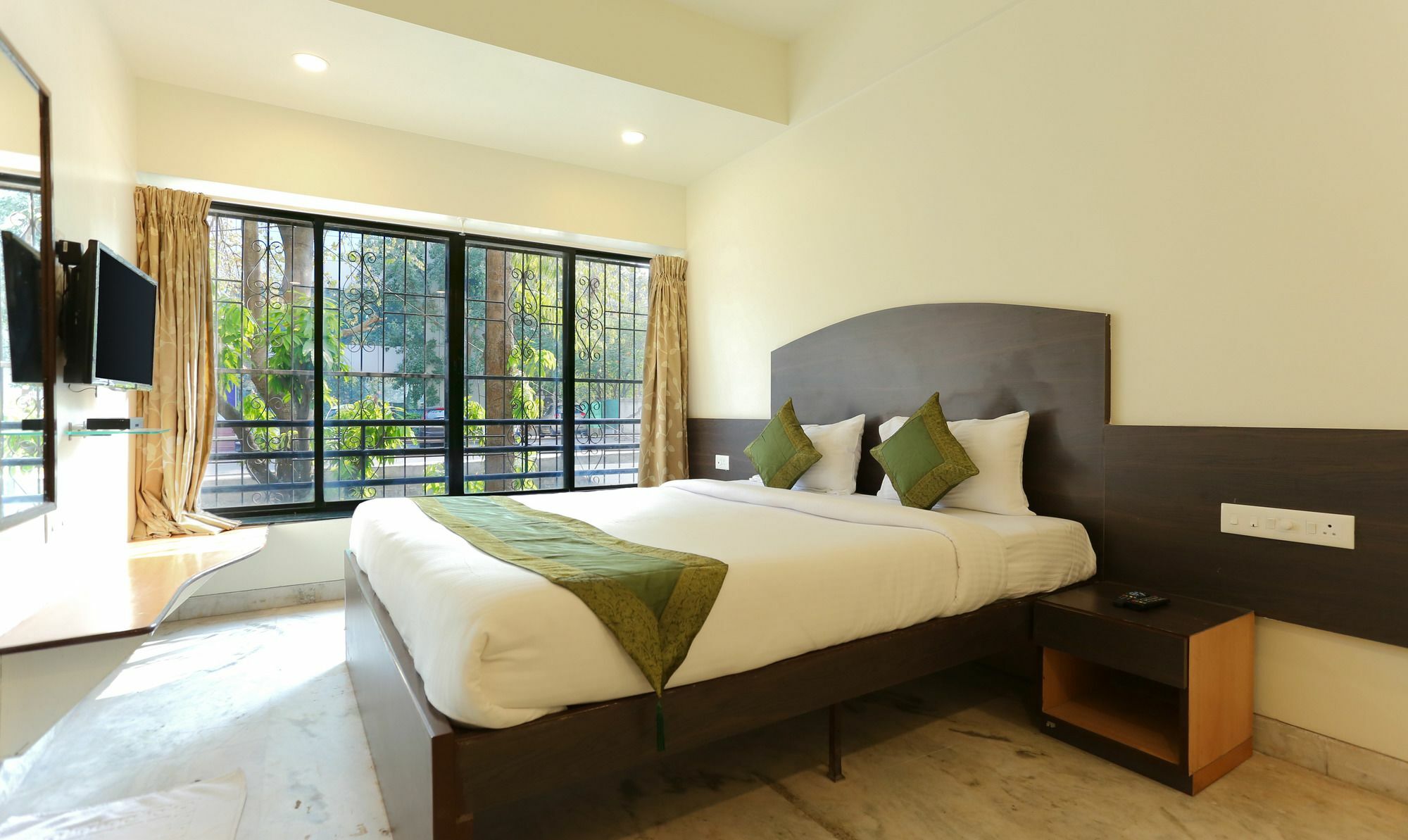 Itsy Hotels Hill View Ex Pune Bagian luar foto