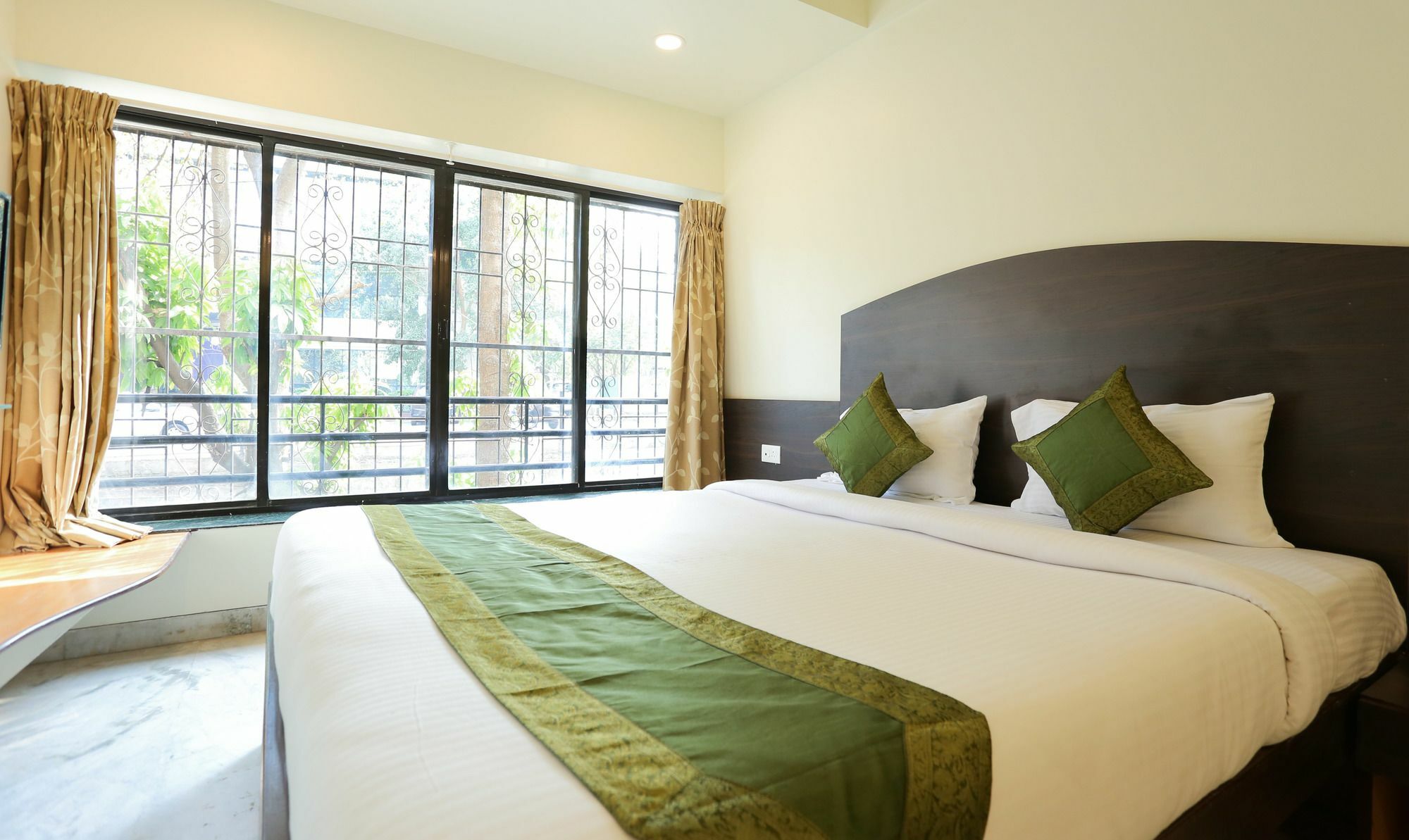 Itsy Hotels Hill View Ex Pune Bagian luar foto