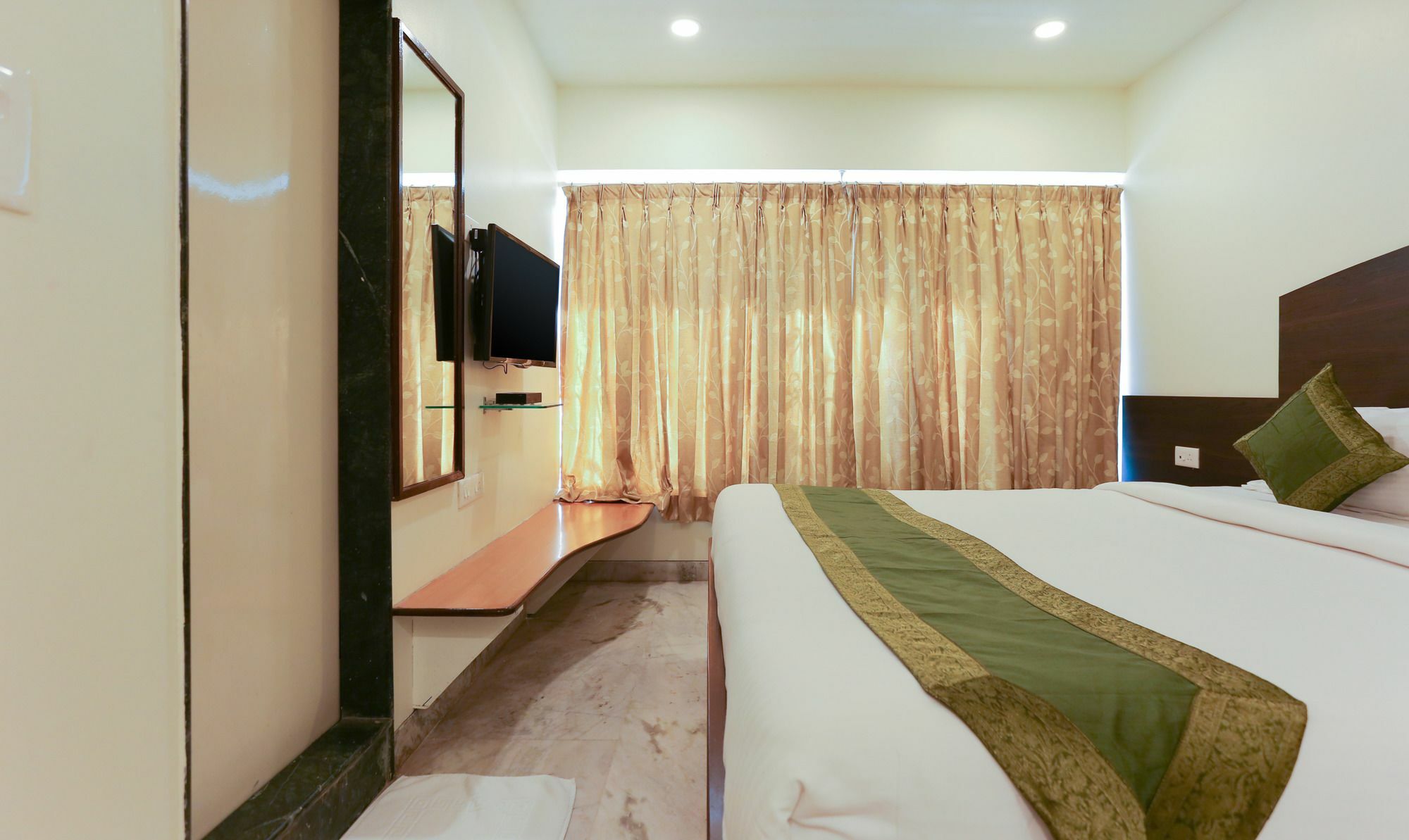 Itsy Hotels Hill View Ex Pune Bagian luar foto