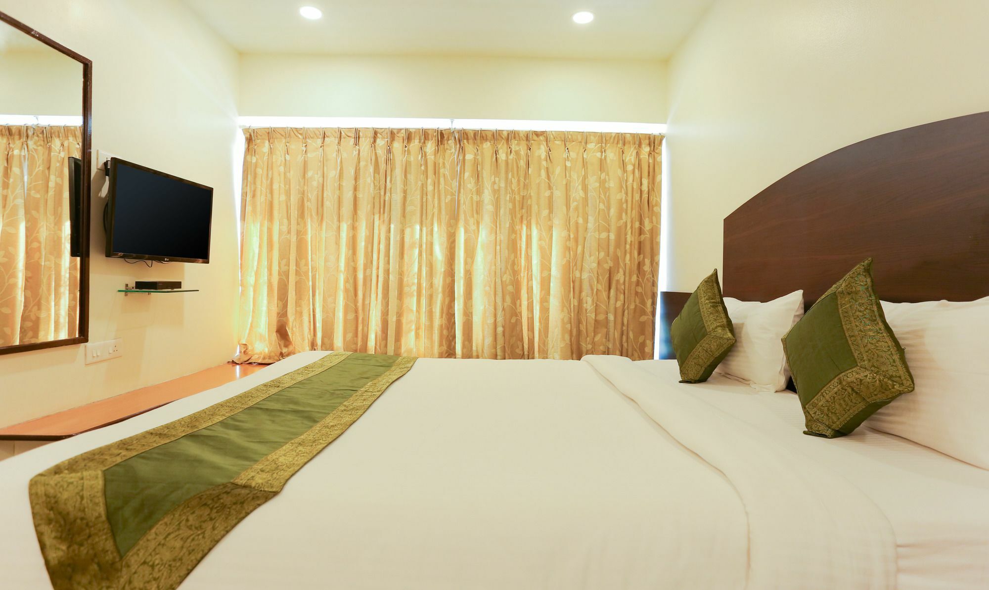 Itsy Hotels Hill View Ex Pune Bagian luar foto