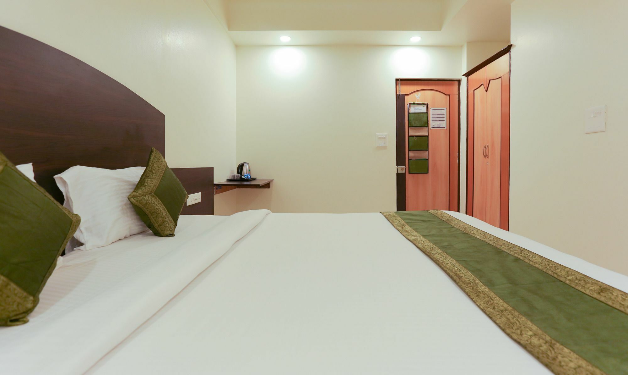 Itsy Hotels Hill View Ex Pune Bagian luar foto